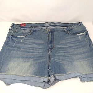 NWT Levi High Rise plus size shorts